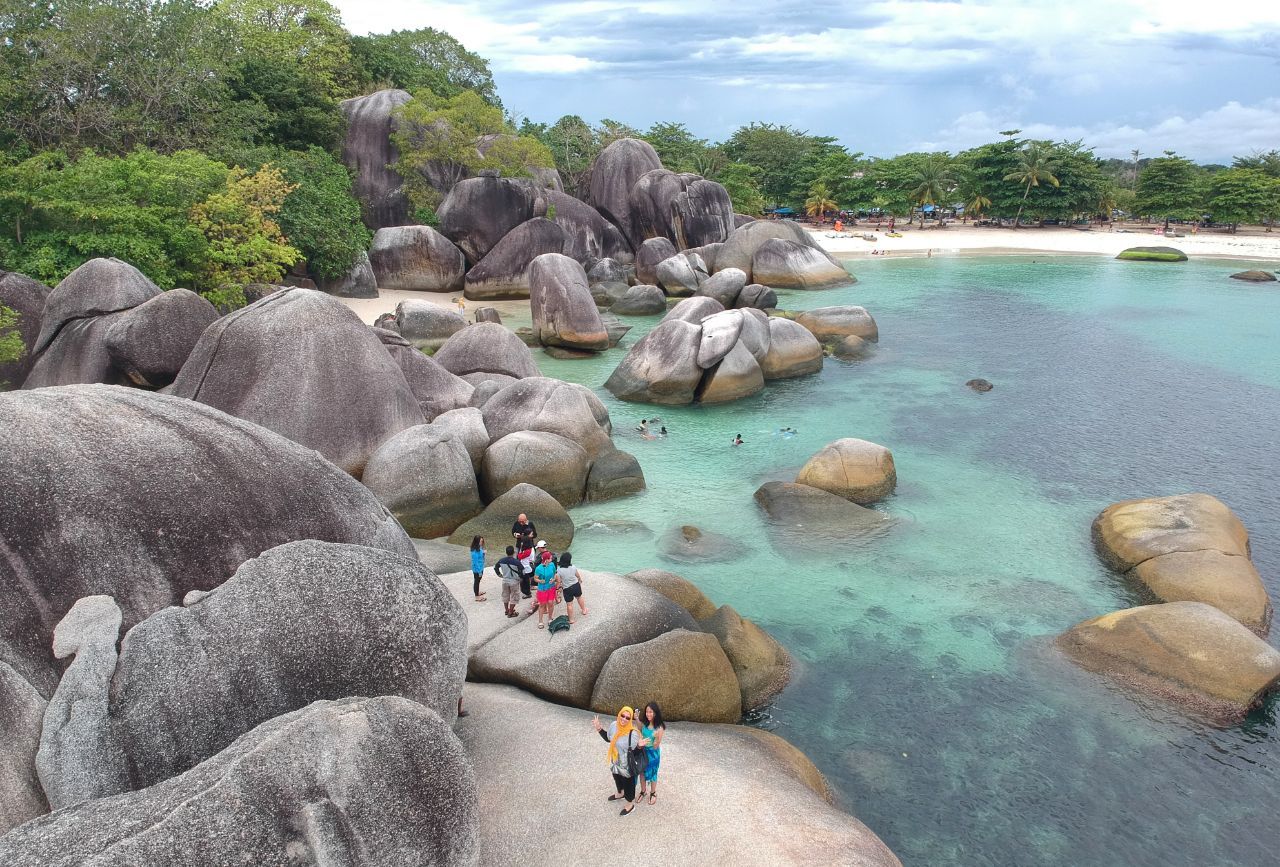 perlengkapan yang wajib di bawa saat ke pantai